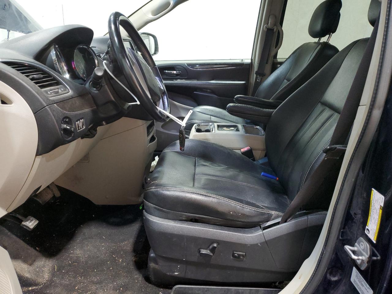 Chrysler Minivan Touring Image 7