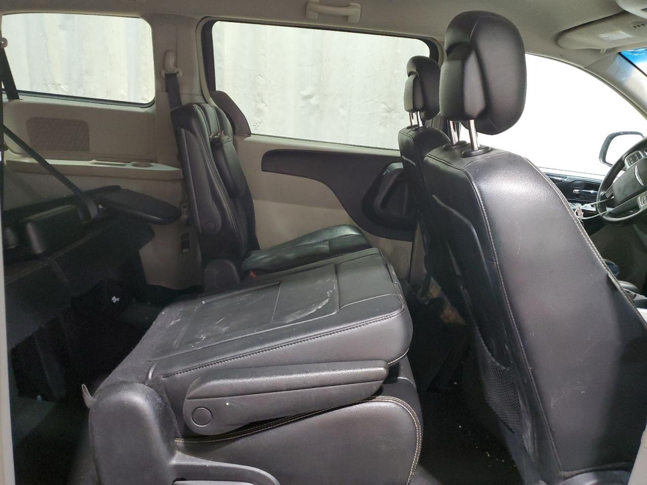 Chrysler Minivan Touring Image 10