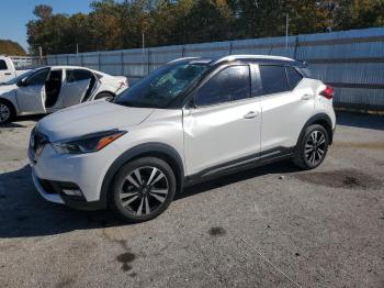  Salvage Nissan Kicks