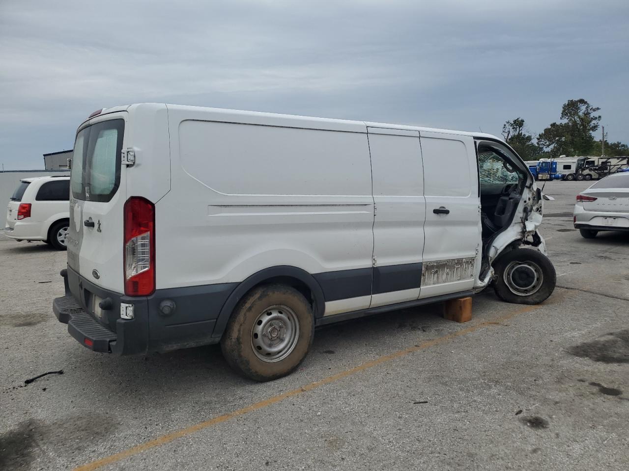 Ford Transit T-150 Image 2