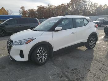  Salvage Nissan Kicks