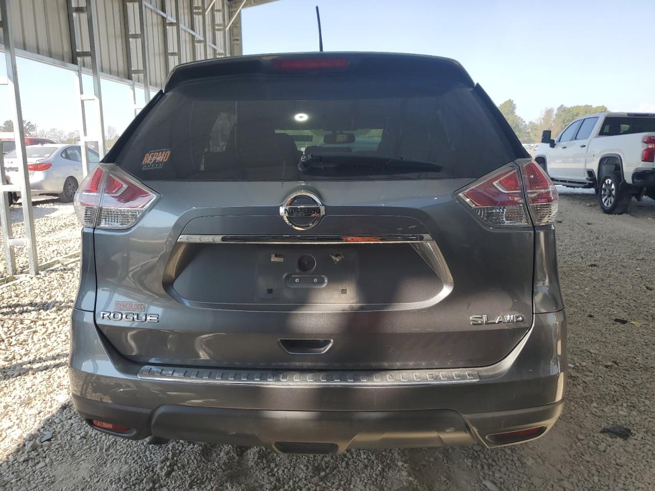 Nissan Rogue S Image 5