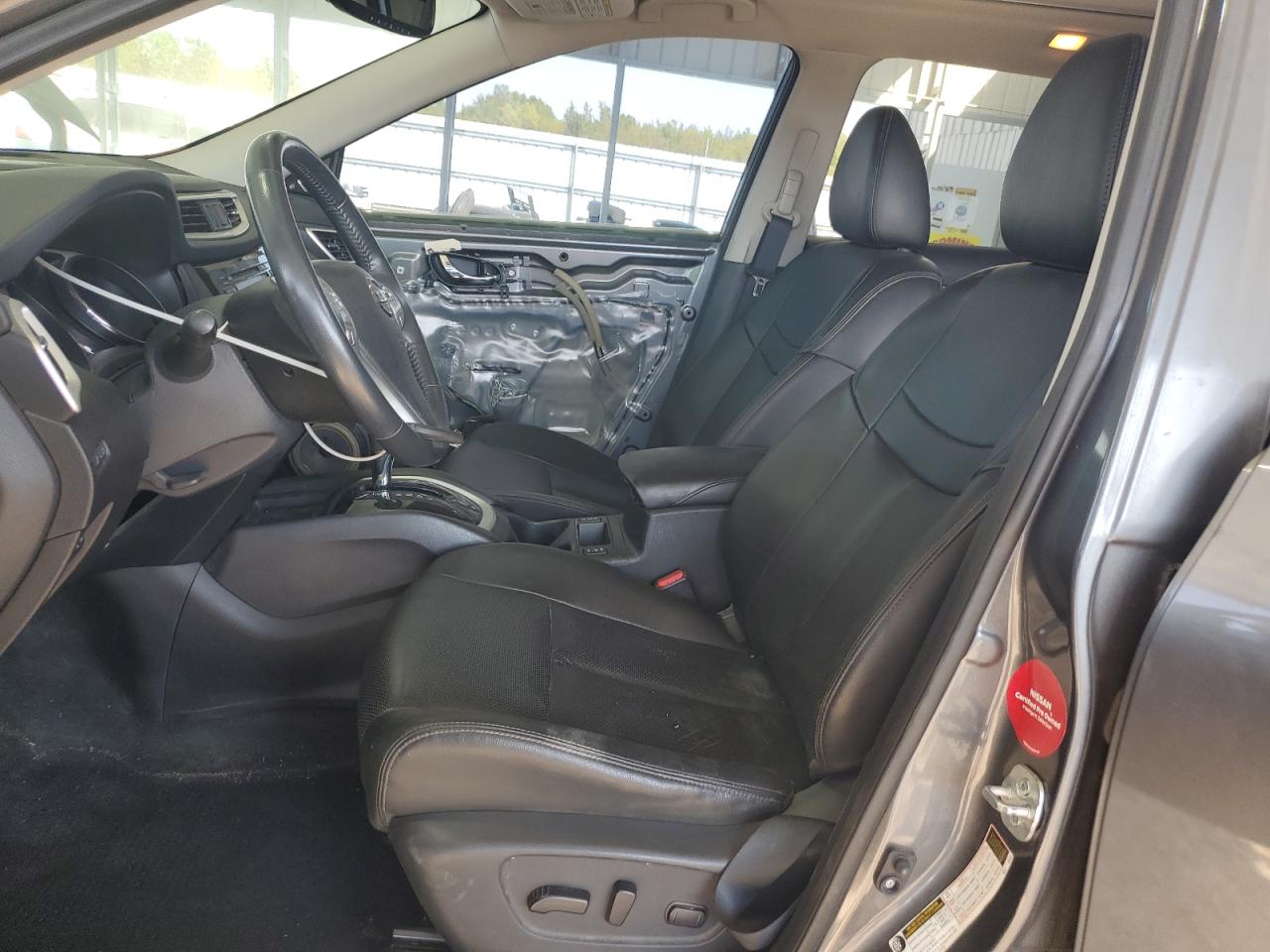 Nissan Rogue S Image 6