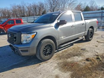  Salvage Nissan Titan