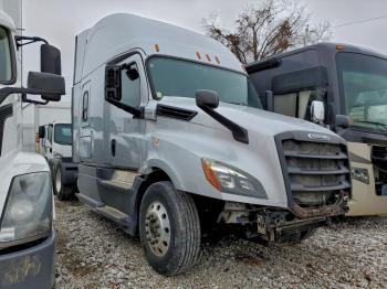 Salvage Freightliner Cascadia 1
