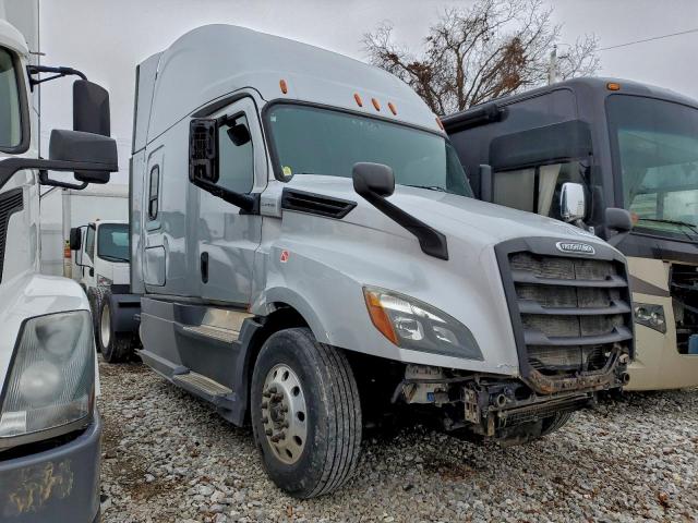  Salvage Freightliner Cascadia 1