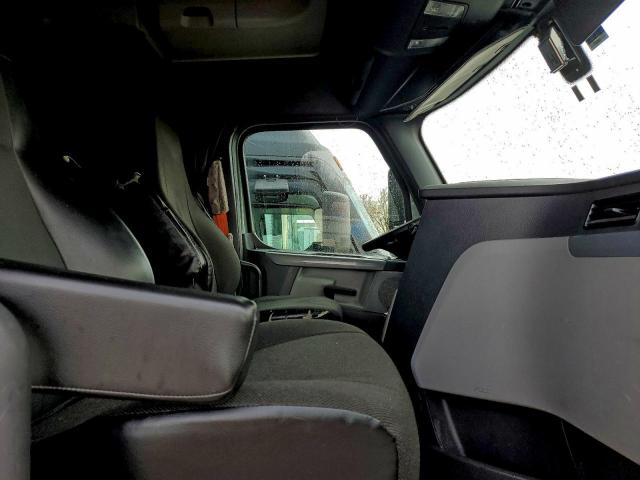 Freightliner Cascadia 1 Image 9