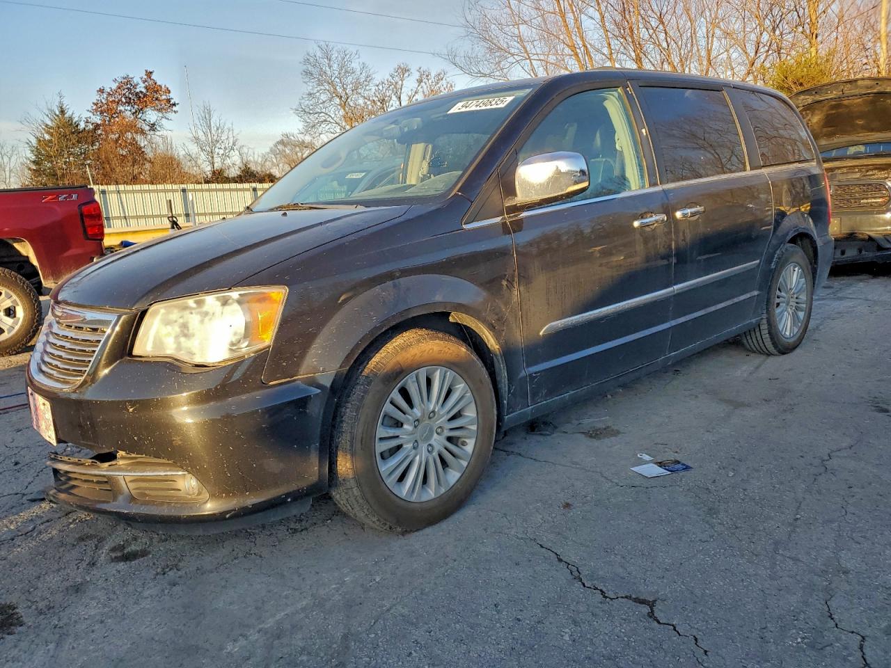 Chrysler Minivan Touring L Image 1