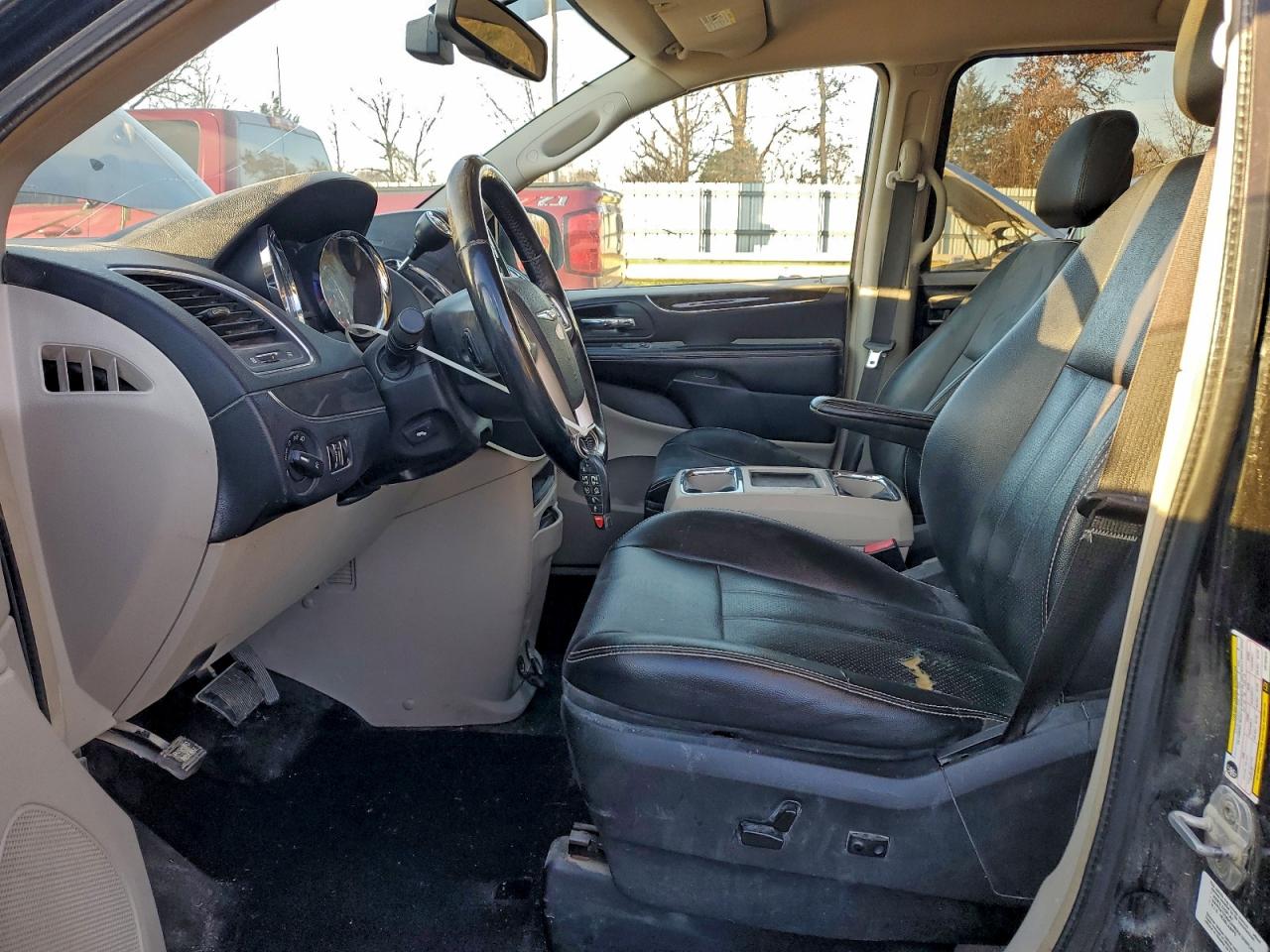 Chrysler Minivan Touring L Image 3