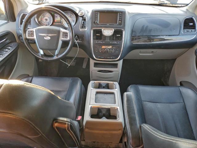 Chrysler Minivan Touring L Image 4