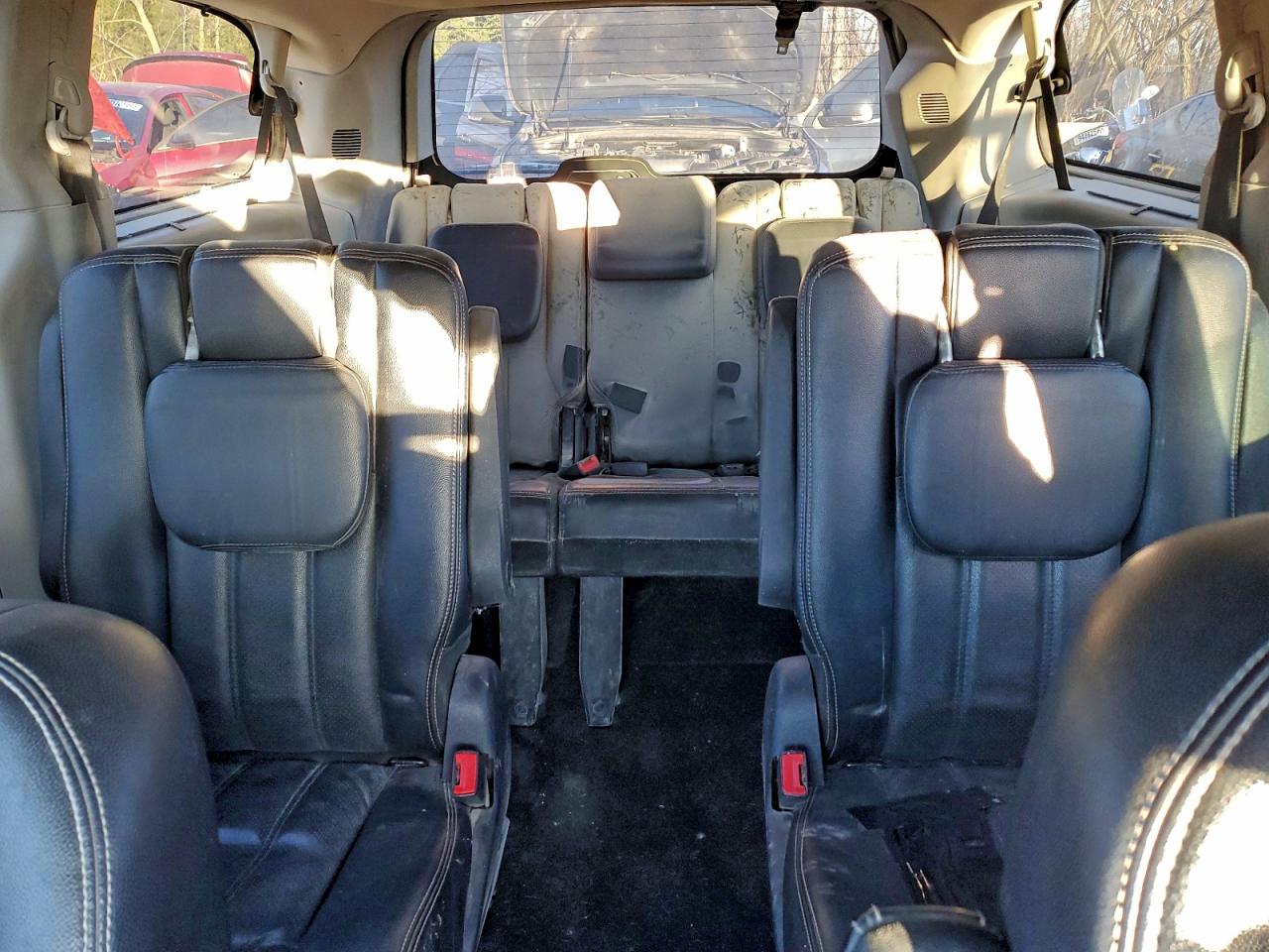 Chrysler Minivan Touring L Image 5