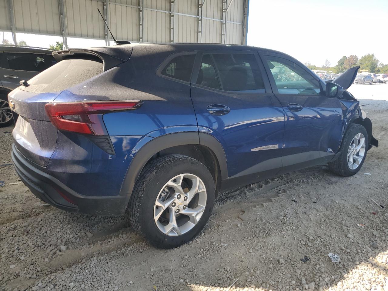 Chevrolet Trax Ls Image 3