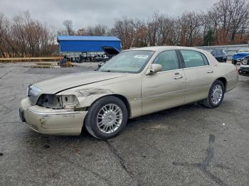  Salvage Lincoln Towncar