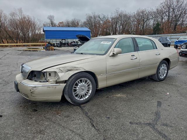  Salvage Lincoln Towncar