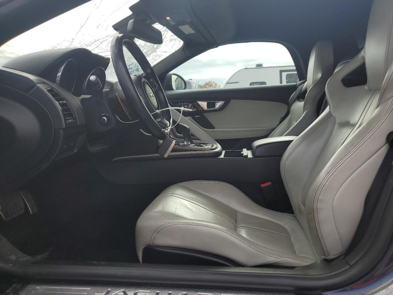 Jaguar F-TYPE S Image 12