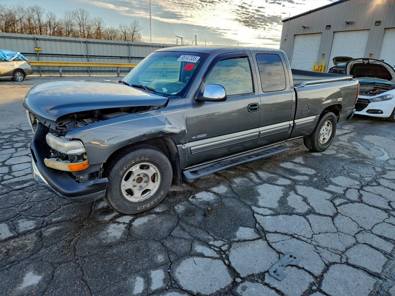 Chevrolet Silverado C1500 Image 1