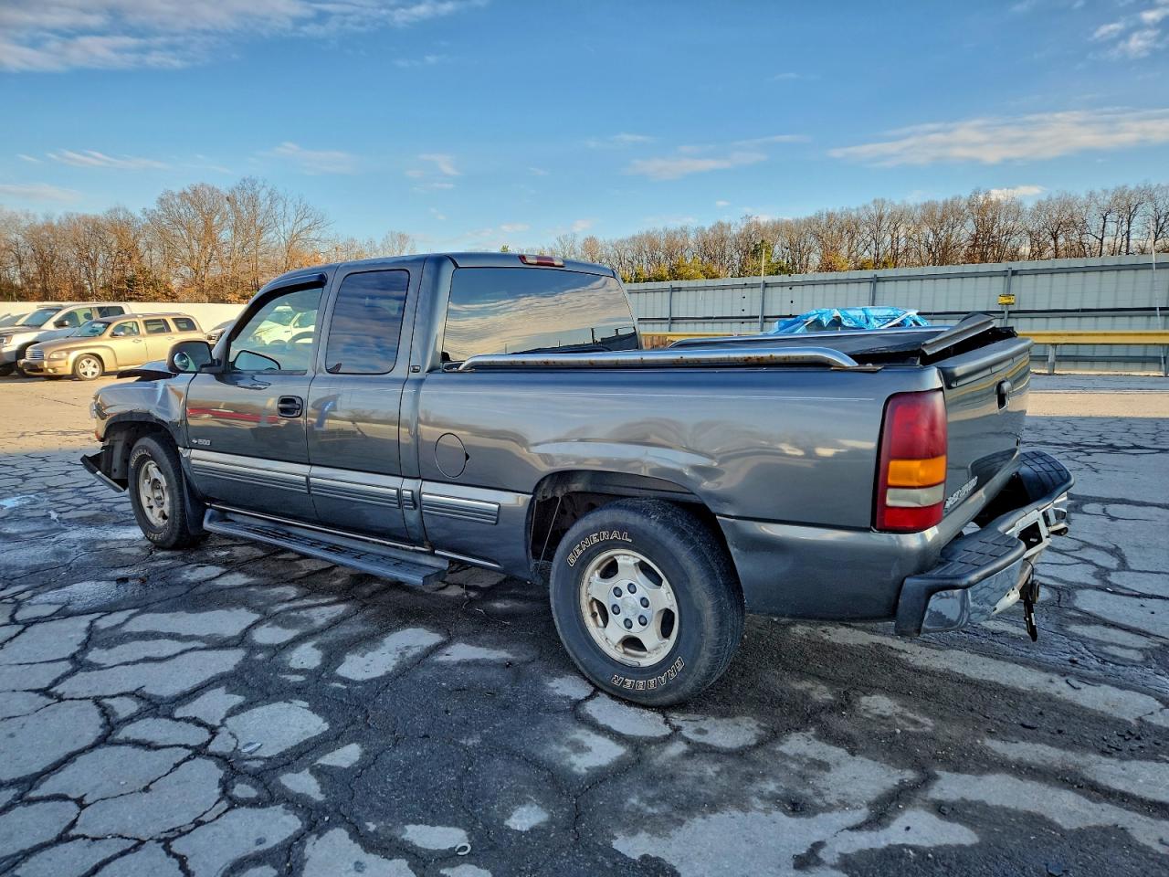 Chevrolet Silverado C1500 Image 2