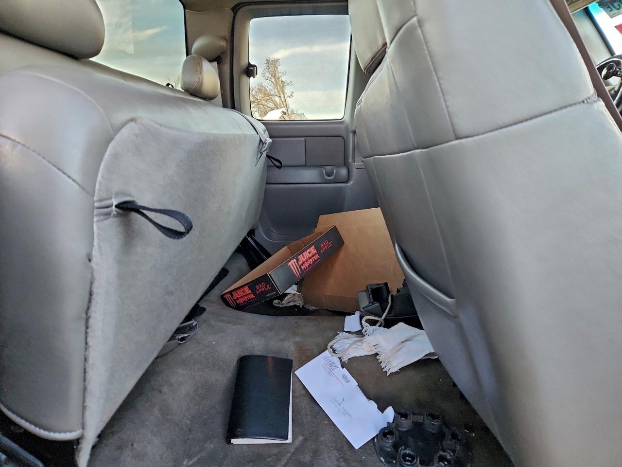 Chevrolet Silverado C1500 Image 10