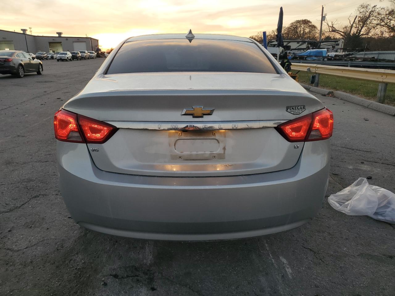 Chevrolet Impala Lt Image 8