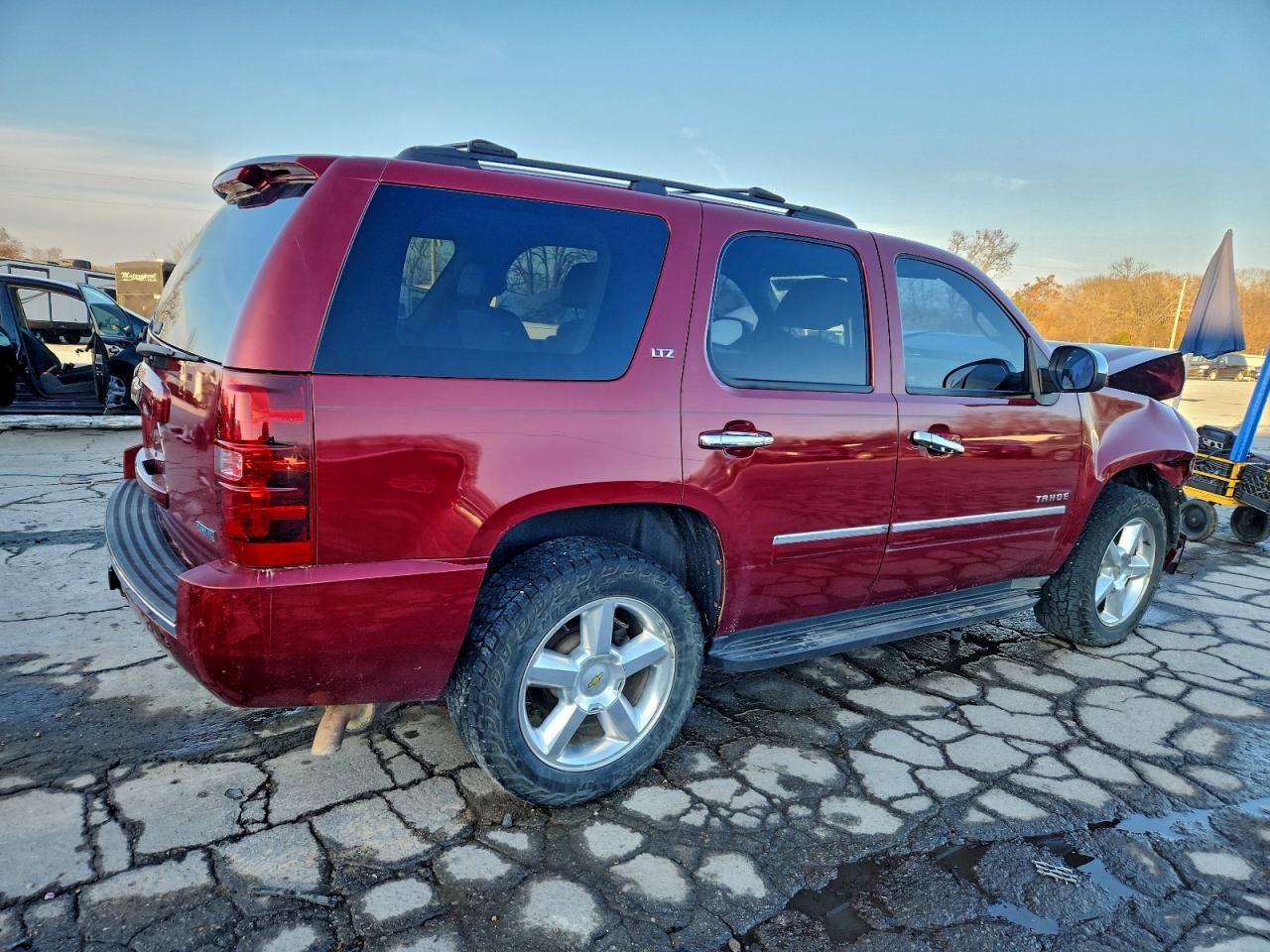 Chevrolet Tahoe K1500 Ltz Image 2