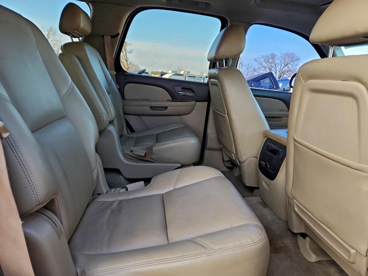 Chevrolet Tahoe K1500 Ltz Image 8