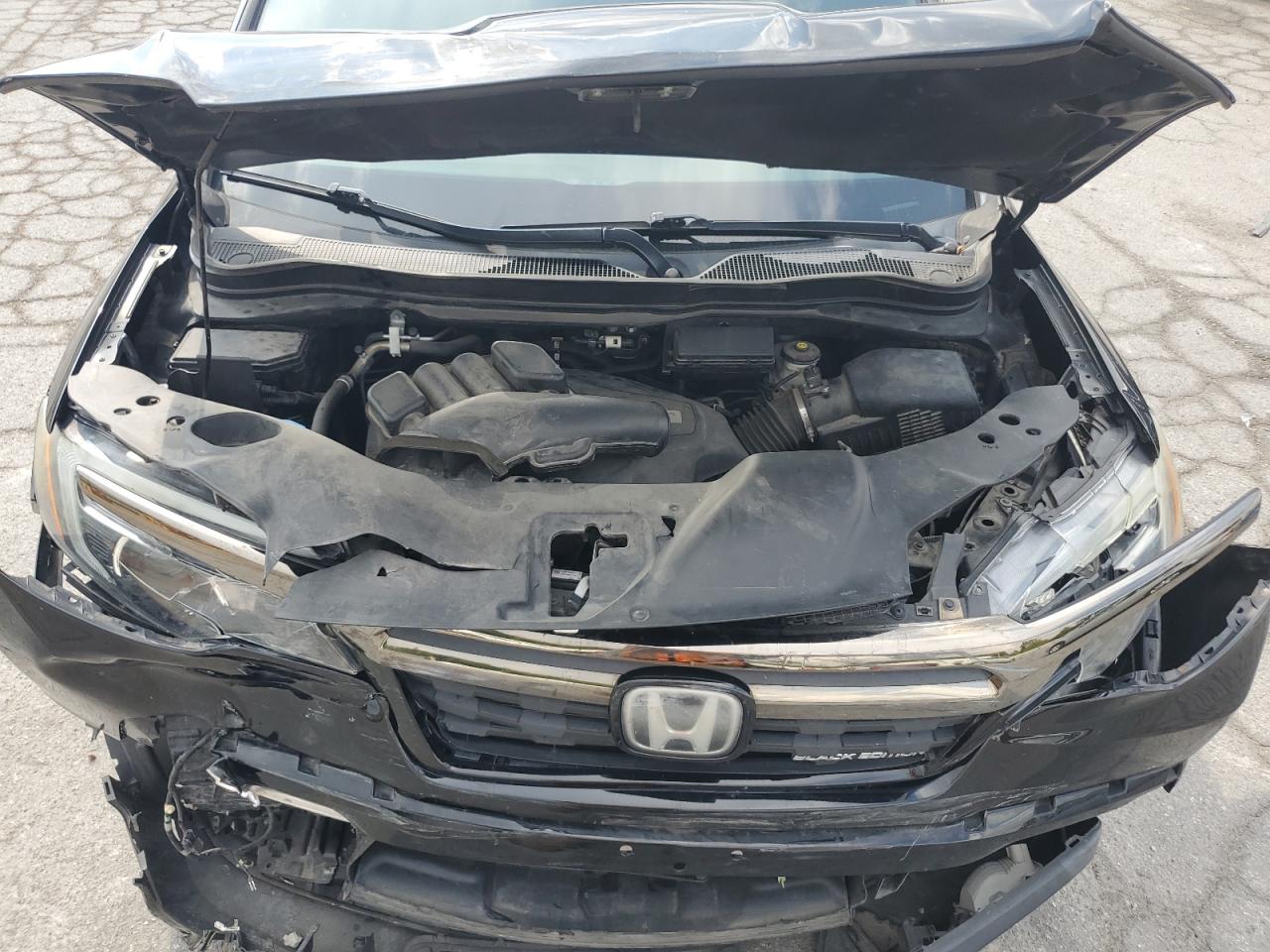 Honda Ridgeline Black Edition Image 11