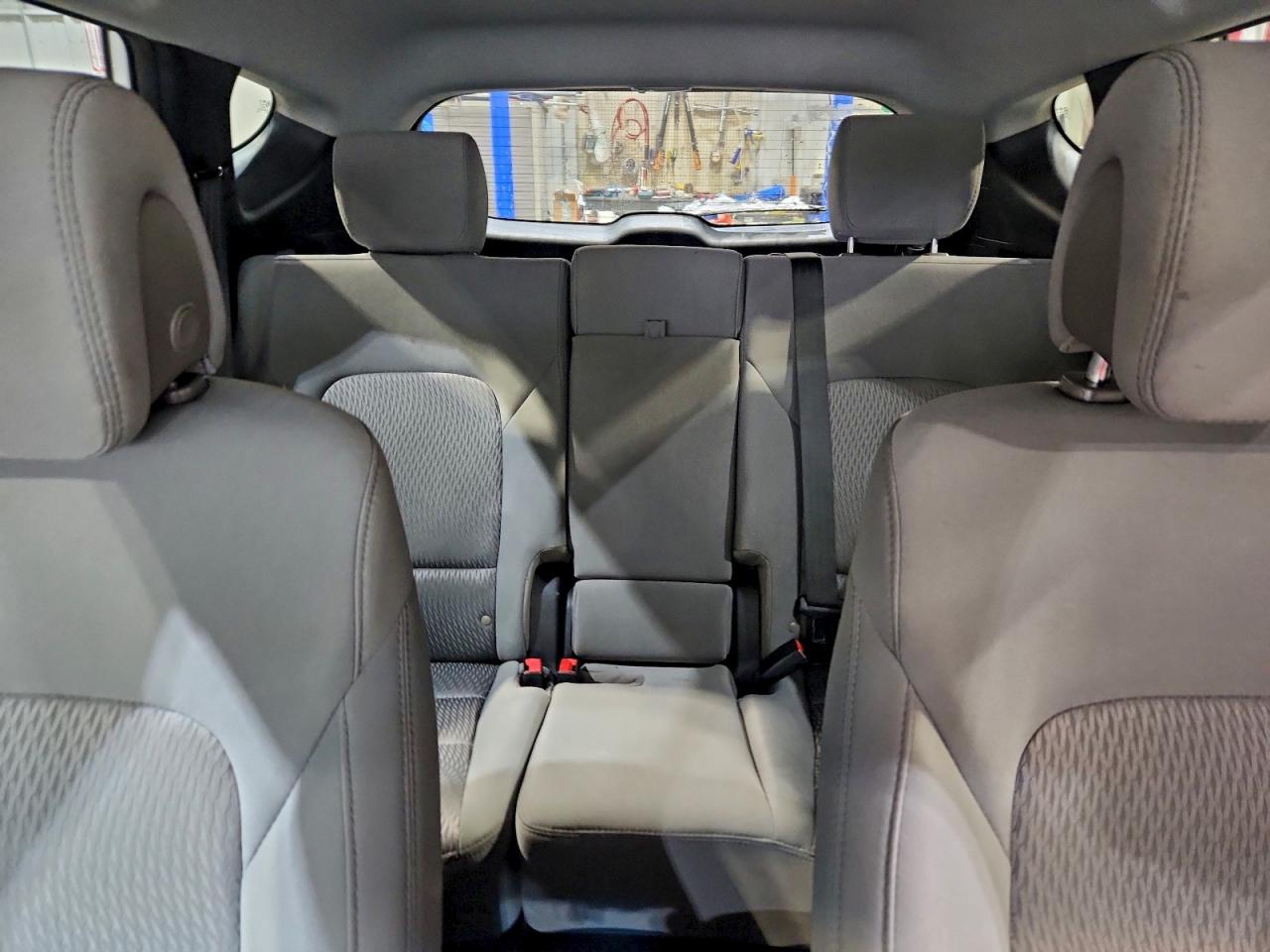 Hyundai SANTA FE Image 4