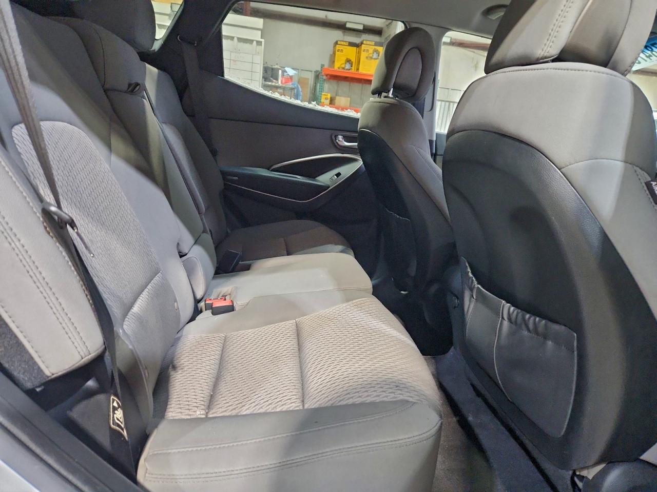 Hyundai SANTA FE Image 9