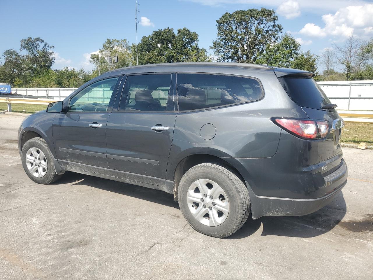 Chevrolet Traverse Ls Image 2