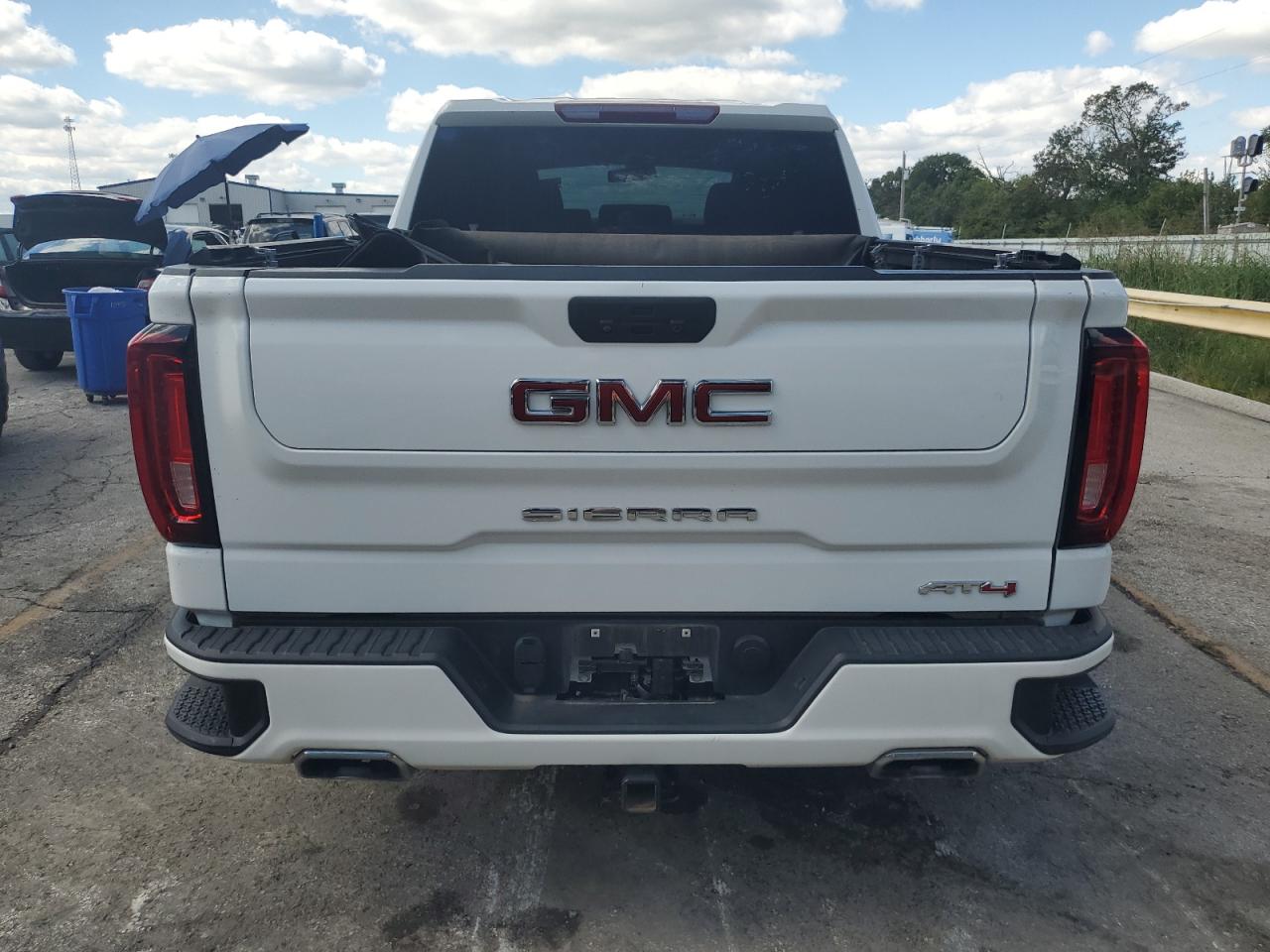 GMC Sierra K1500 At4 Image 2
