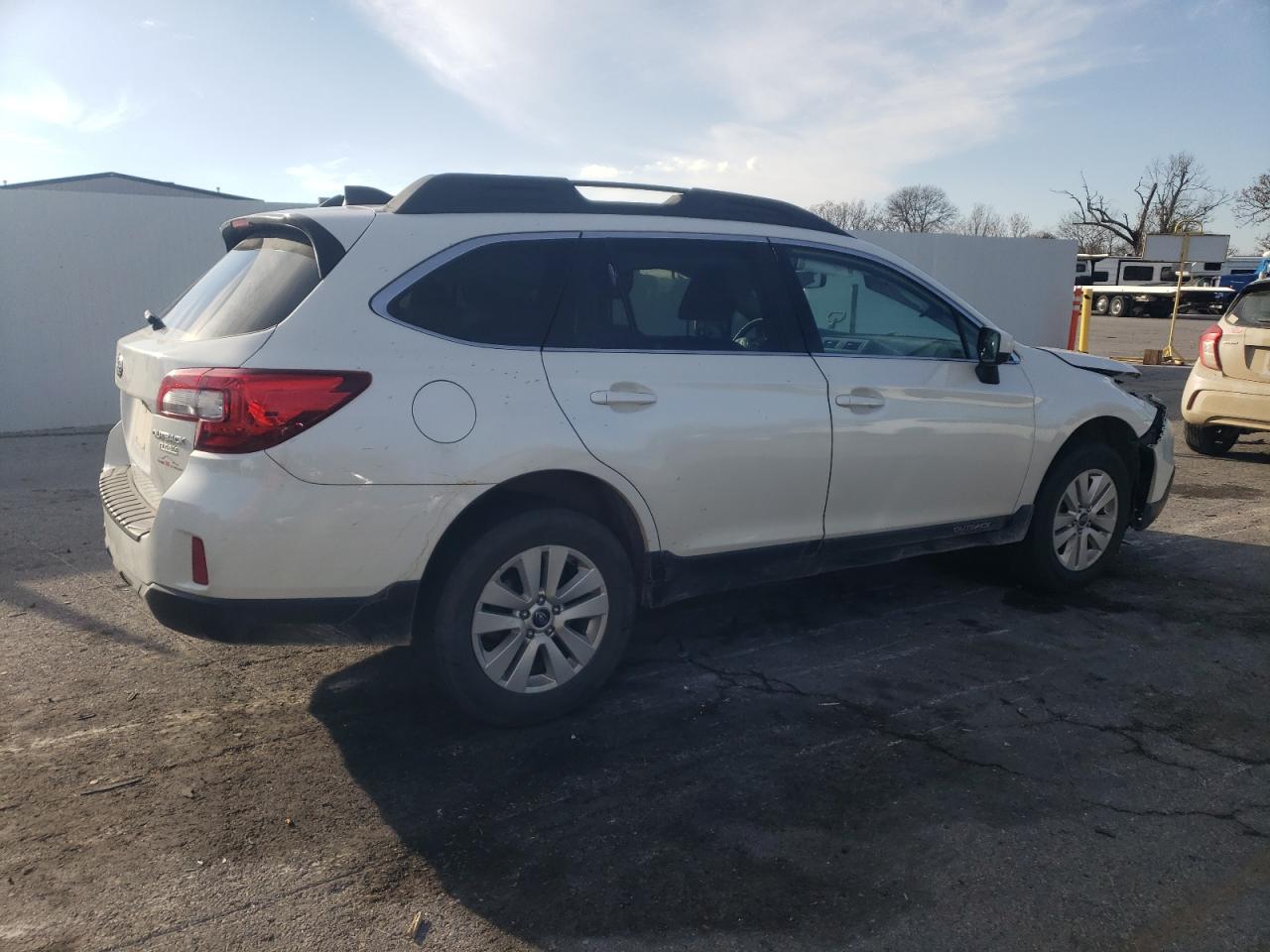 Subaru Outback 2.5i Premium Image 3