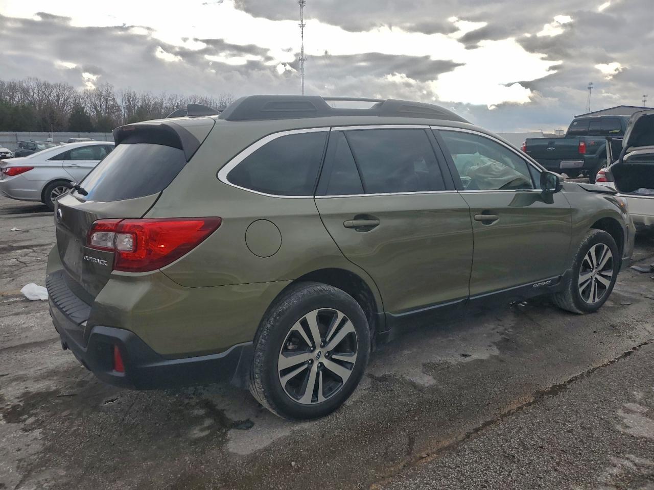 Subaru Outback 2.5i Limited Image 13