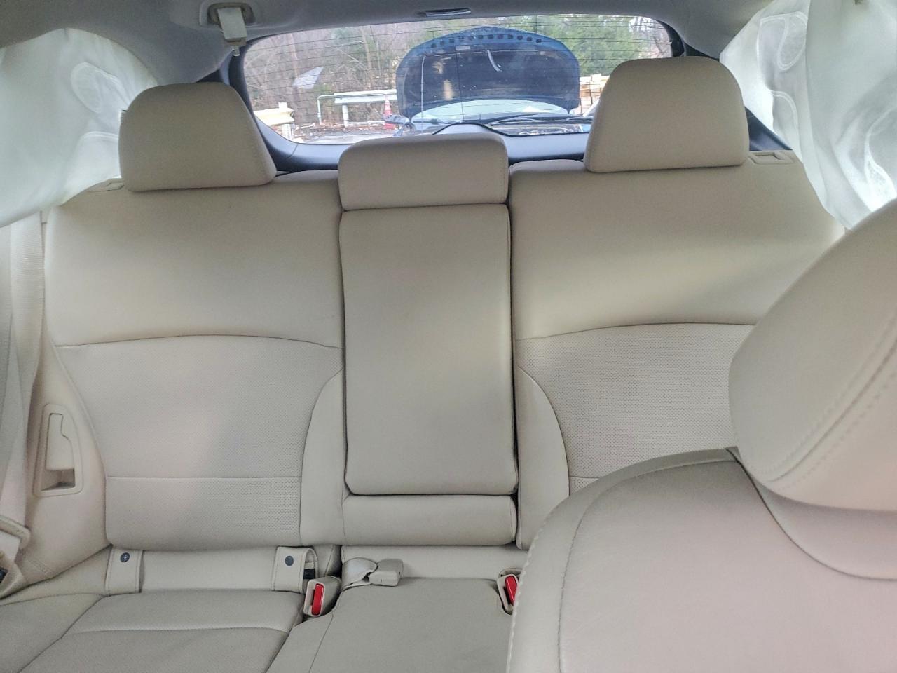 Subaru Outback 2.5i Limited Image 8