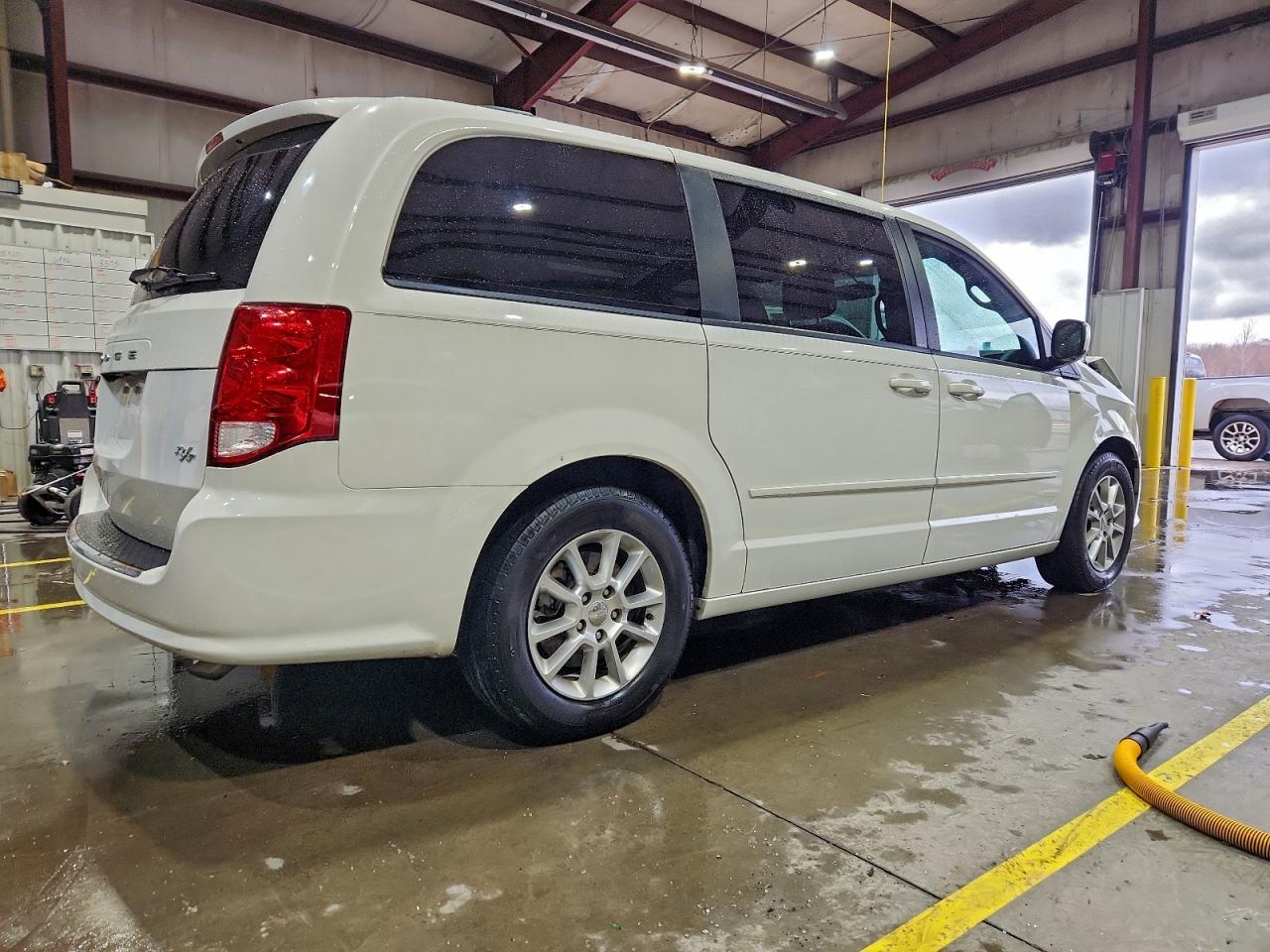 Dodge Caravan R/t Image 3