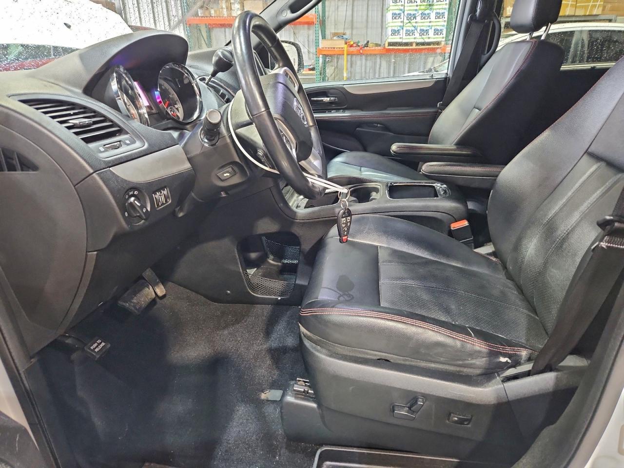 Dodge Caravan R/t Image 7