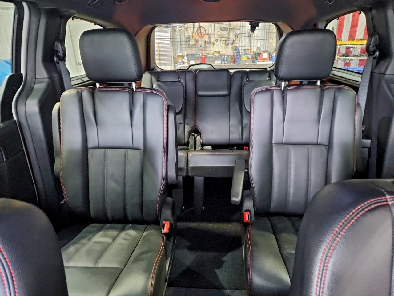 Dodge Caravan R/t Image 11