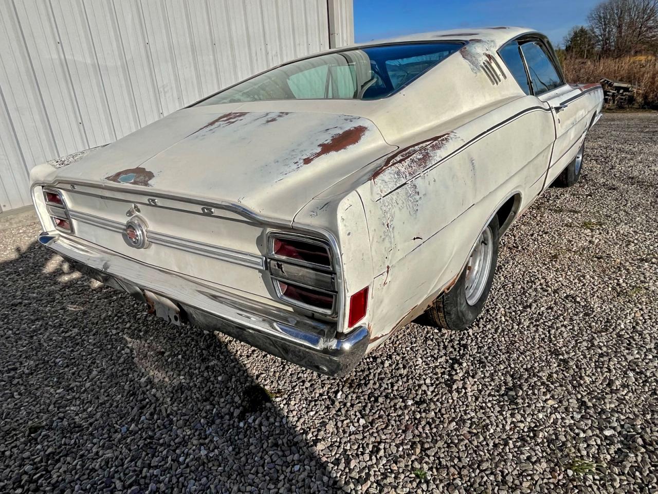 Ford Fairlane Image 7