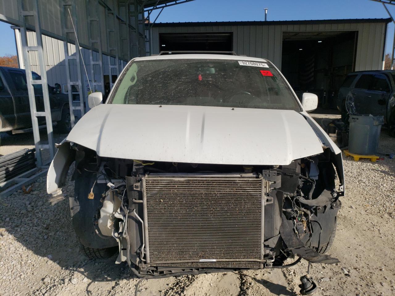 Chrysler Minivan Touring Image 4