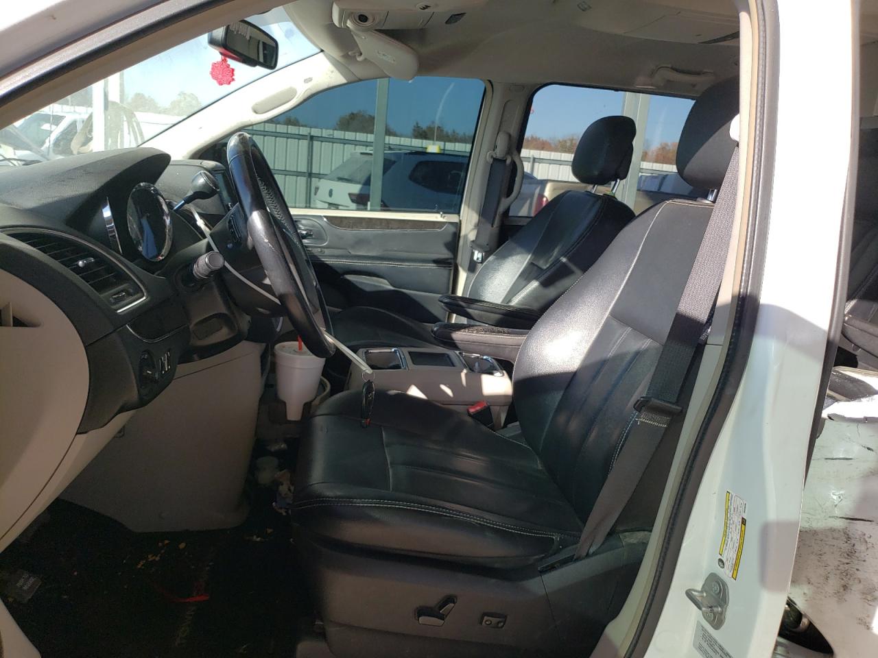 Chrysler Minivan Touring Image 12