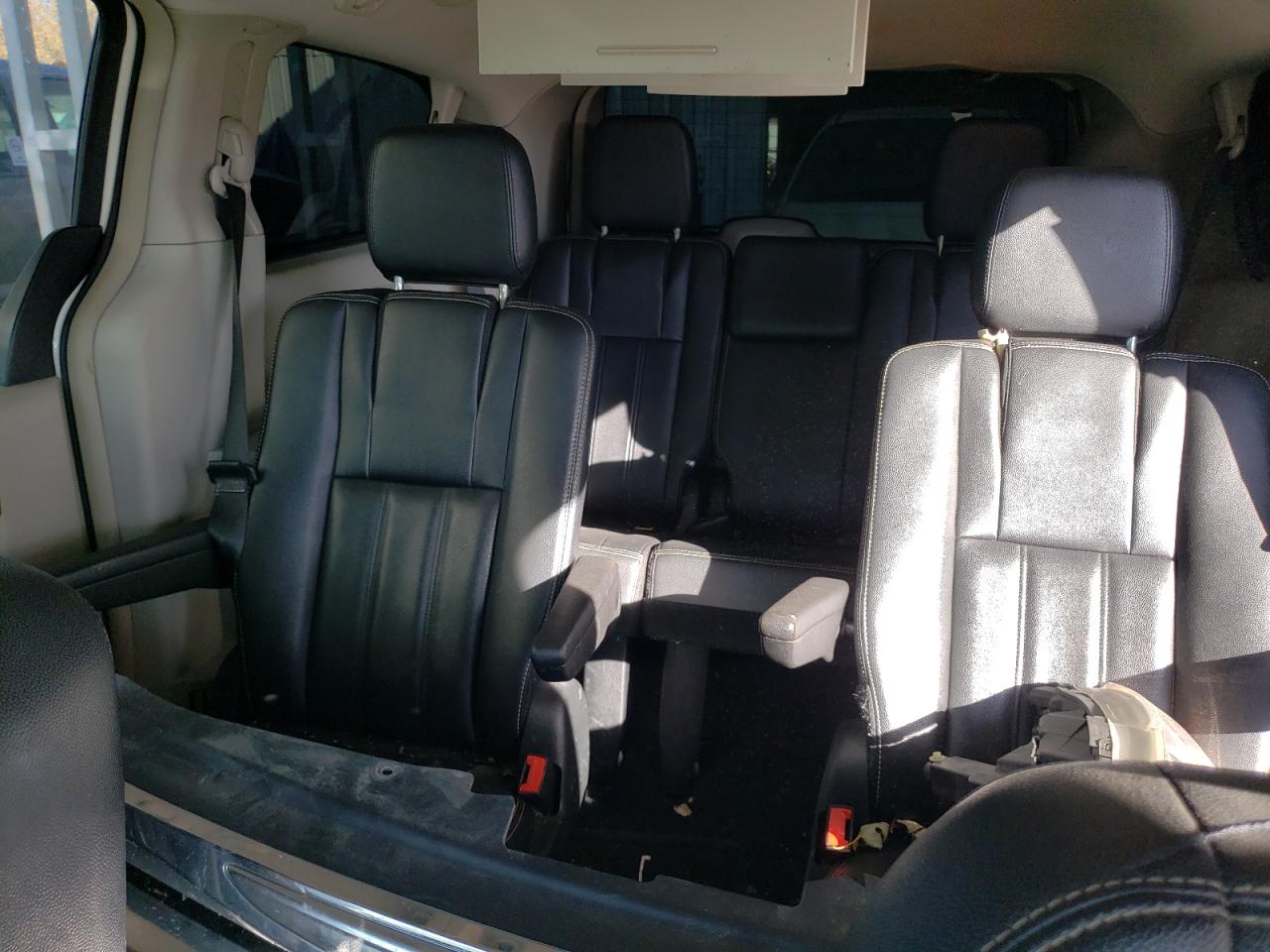 Chrysler Minivan Touring Image 6