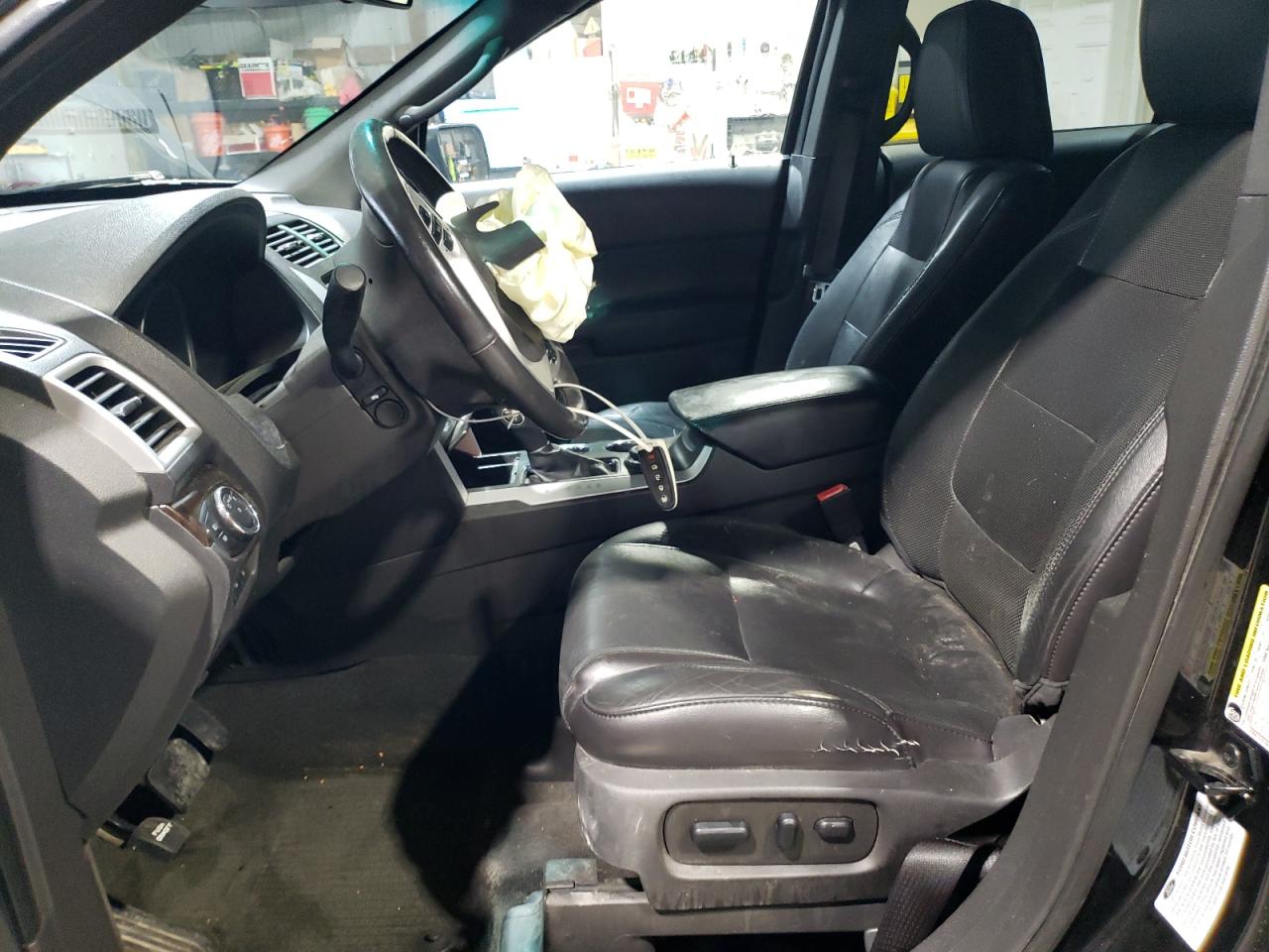 Ford Explorer Limited Image 11