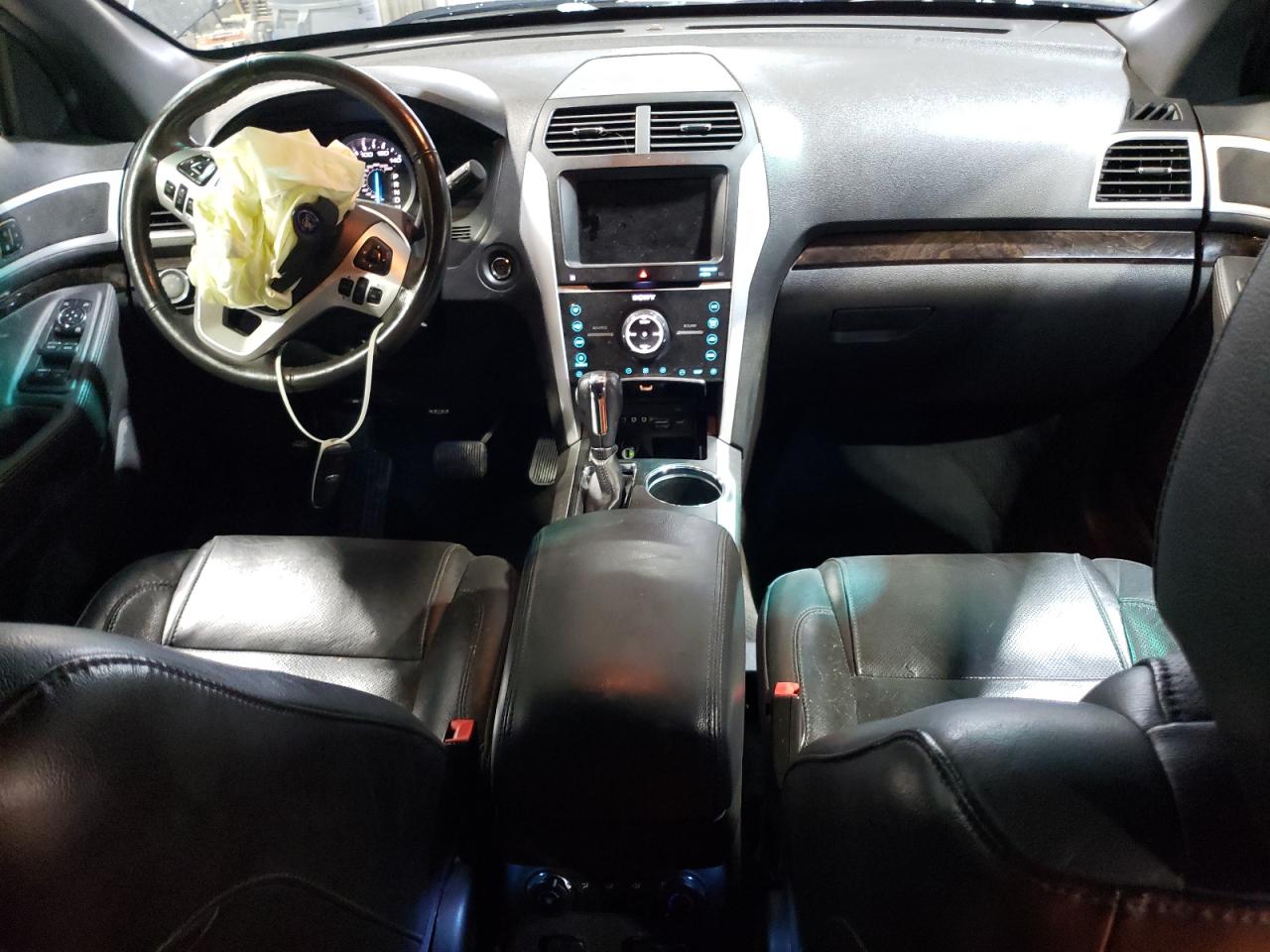 Ford Explorer Limited Image 8