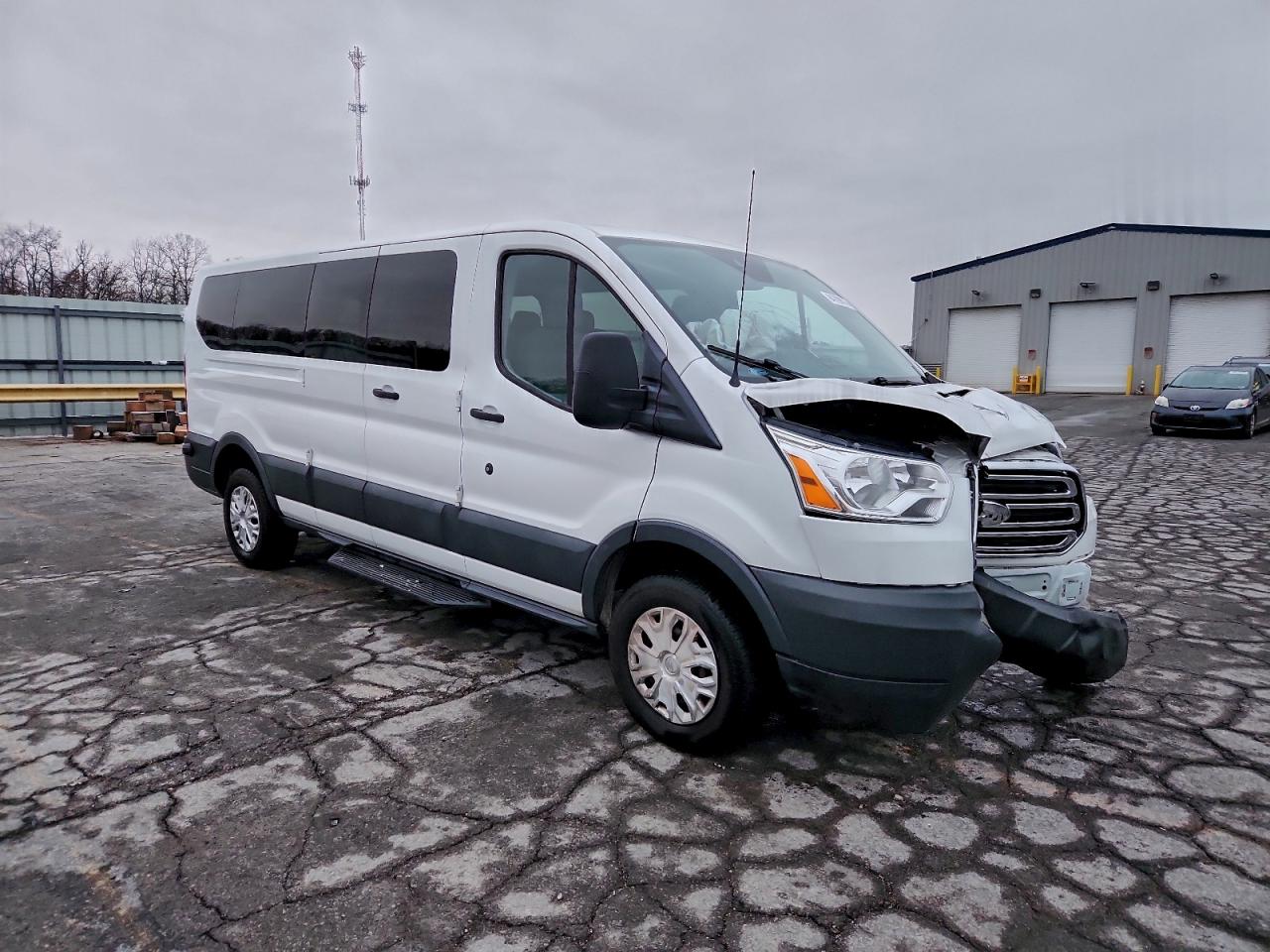 Ford Transit T-350 Image 14