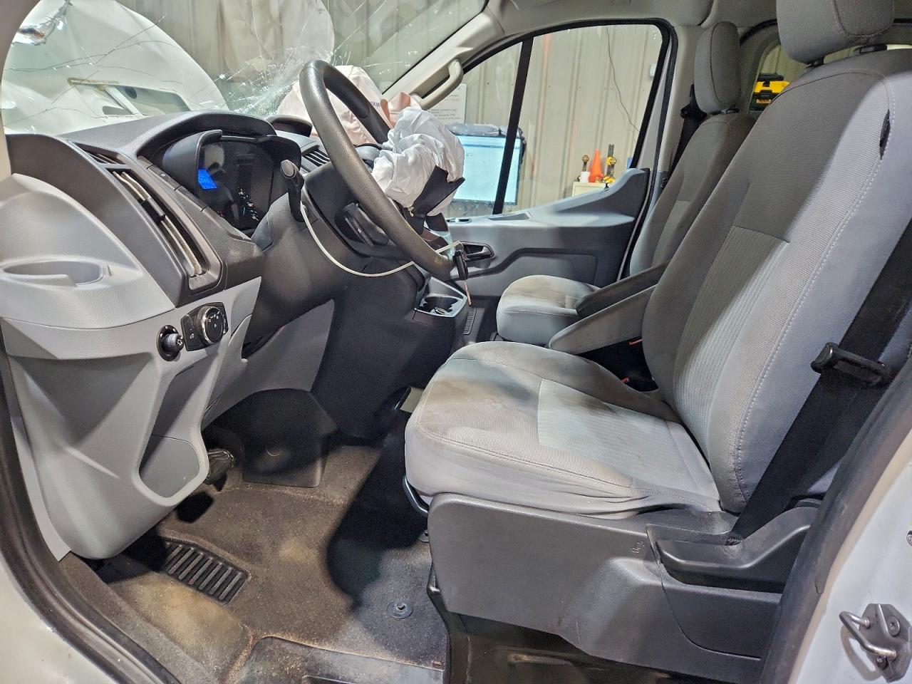 Ford Transit T-350 Image 12