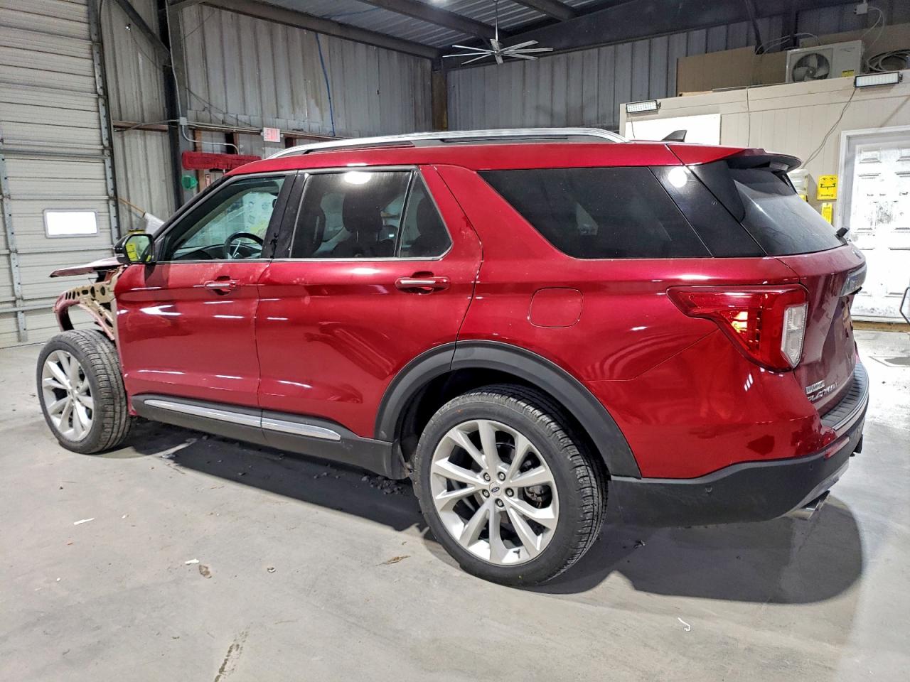 Ford Explorer Platinum Image 4