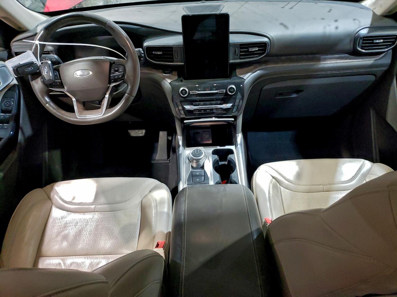 Ford Explorer Platinum Image 8