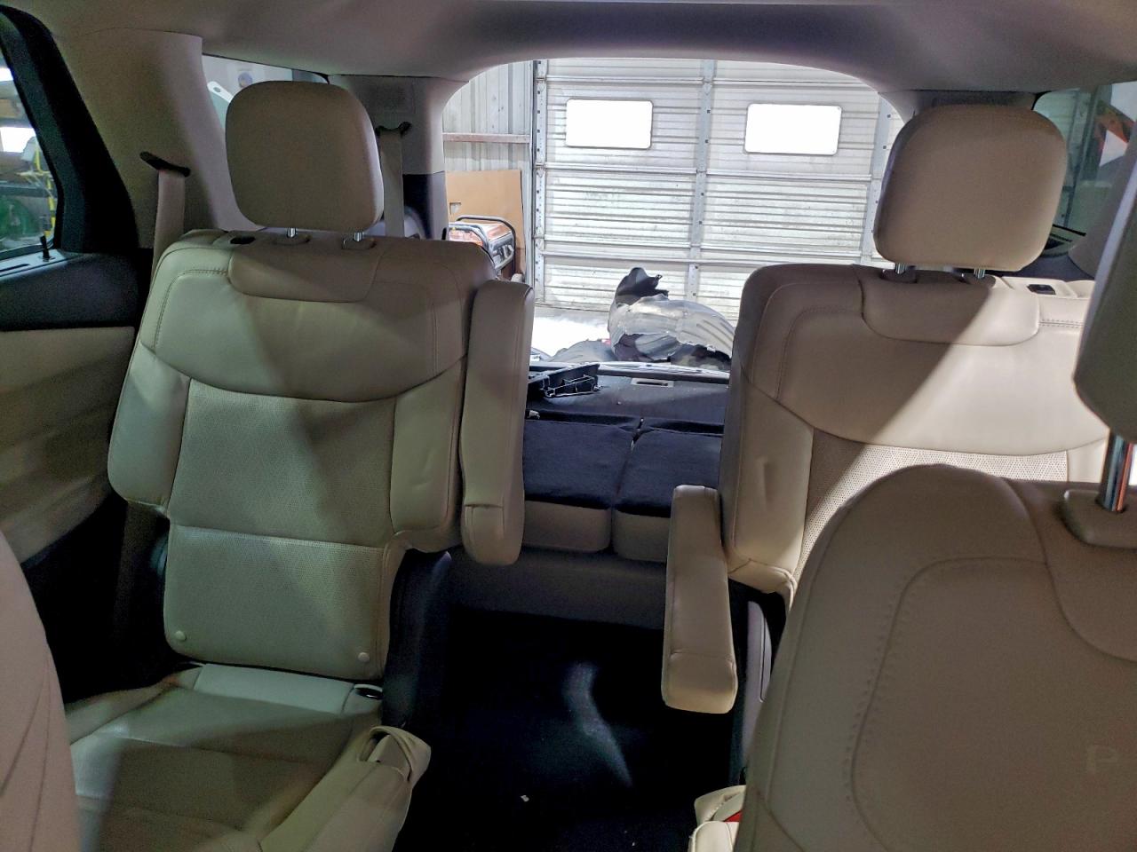 Ford Explorer Platinum Image 12