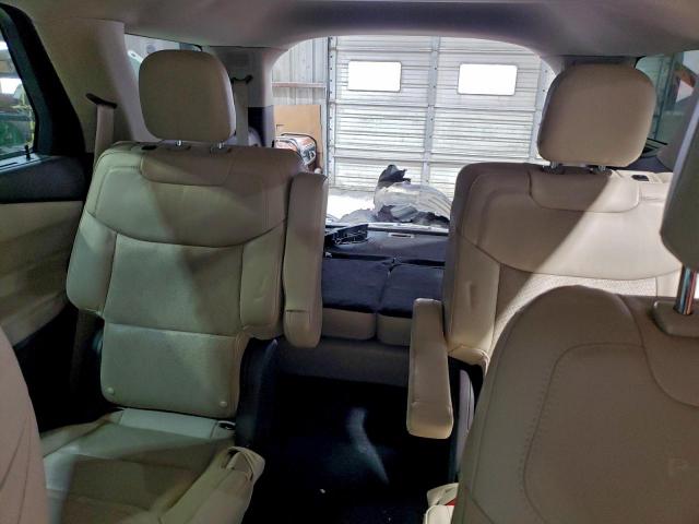 Ford Explorer Platinum Image 12