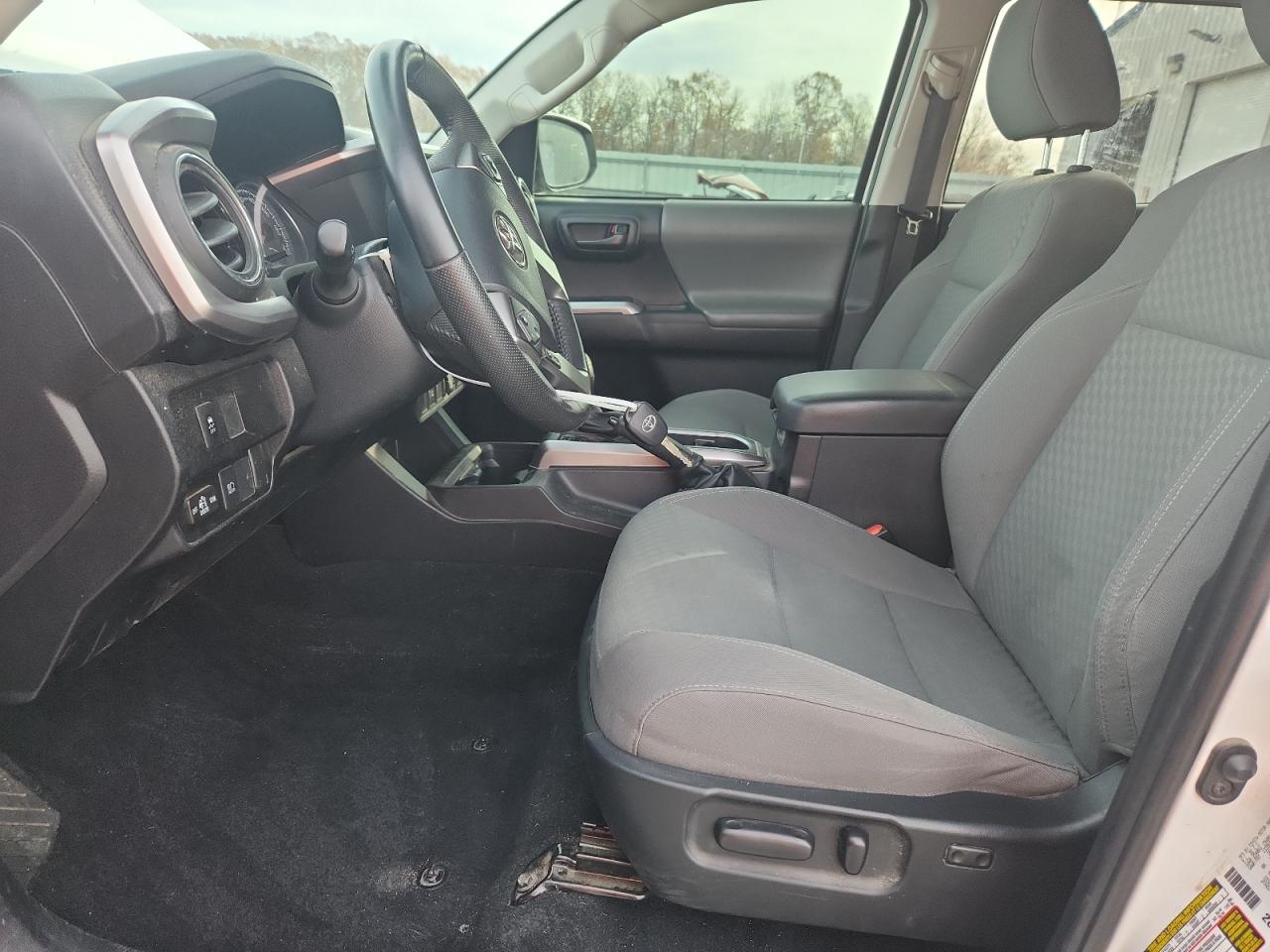 Toyota Tacoma Double Cab Image 8