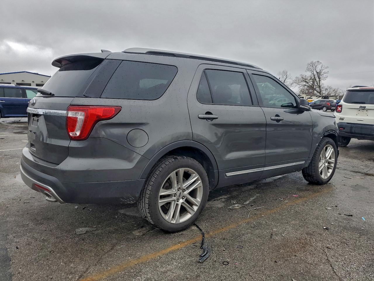 Ford Explorer Xlt Image 5